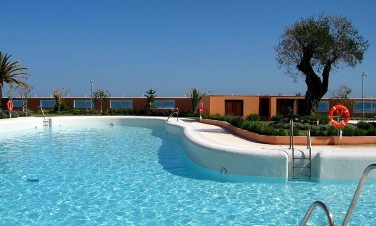Luxury beachfront apartment for sale in Malibu, Puerto Banus, Marbella 7