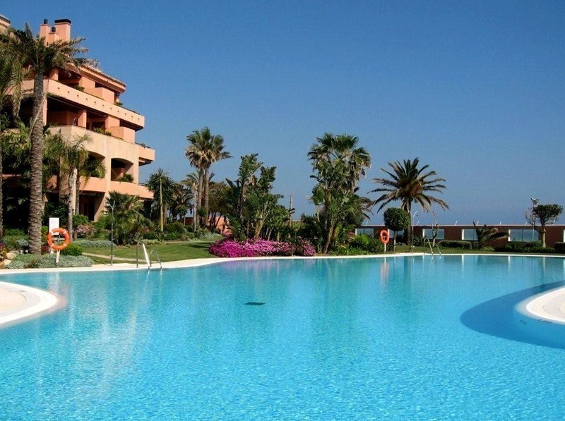 Luxury seafront penthouse for sale in Malibu, Puerto Banus, Marbella