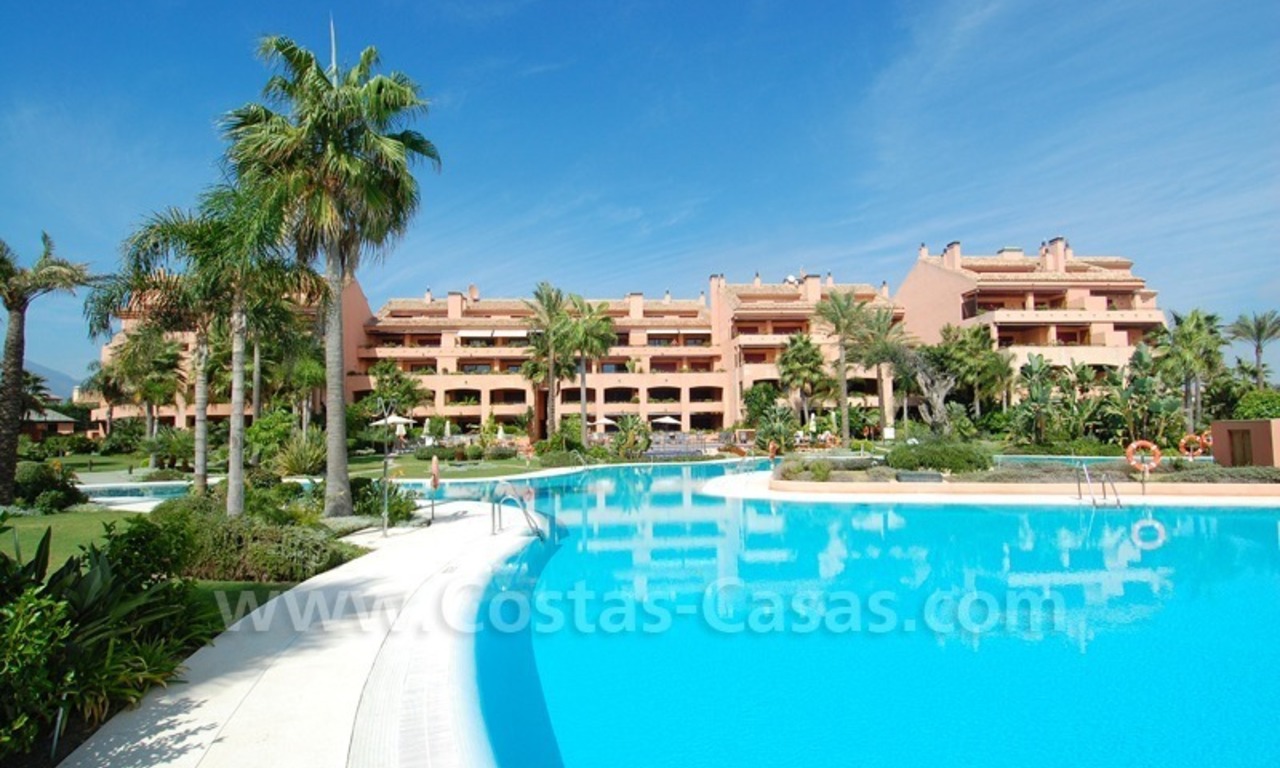 Luxury beachfront apartment for sale in Malibu Marbella