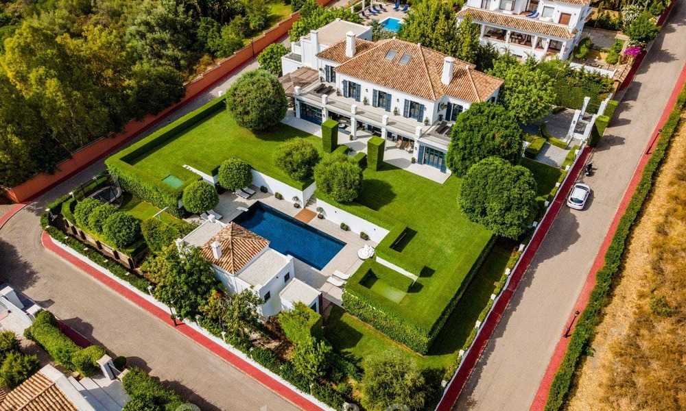 Contemporary, Large Provencal-Style Mansion for Sale in a Gated community on the Golden Mile in Marbella 36556