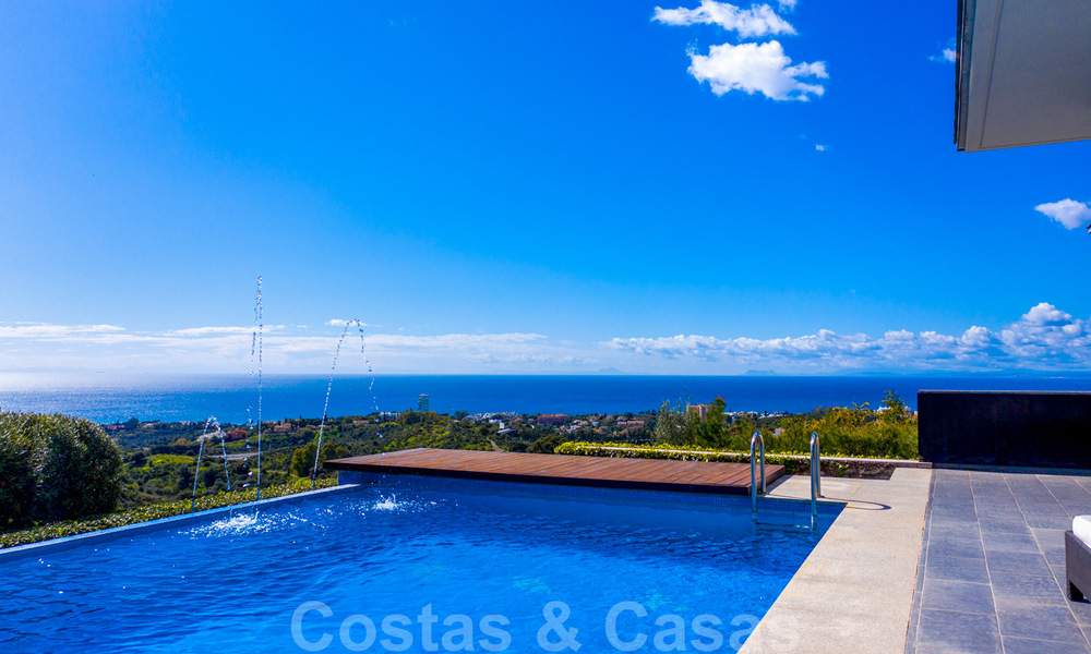 Move in ready! Modern villa for sale with stunning open sea views just east of Marbella centre 32701