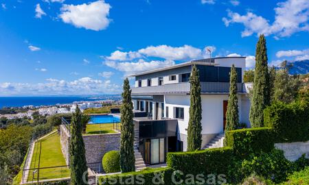 Move in ready! Modern villa for sale with stunning open sea views just east of Marbella centre 32703