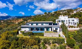 Move in ready! Modern villa for sale with stunning open sea views just east of Marbella centre 32704 