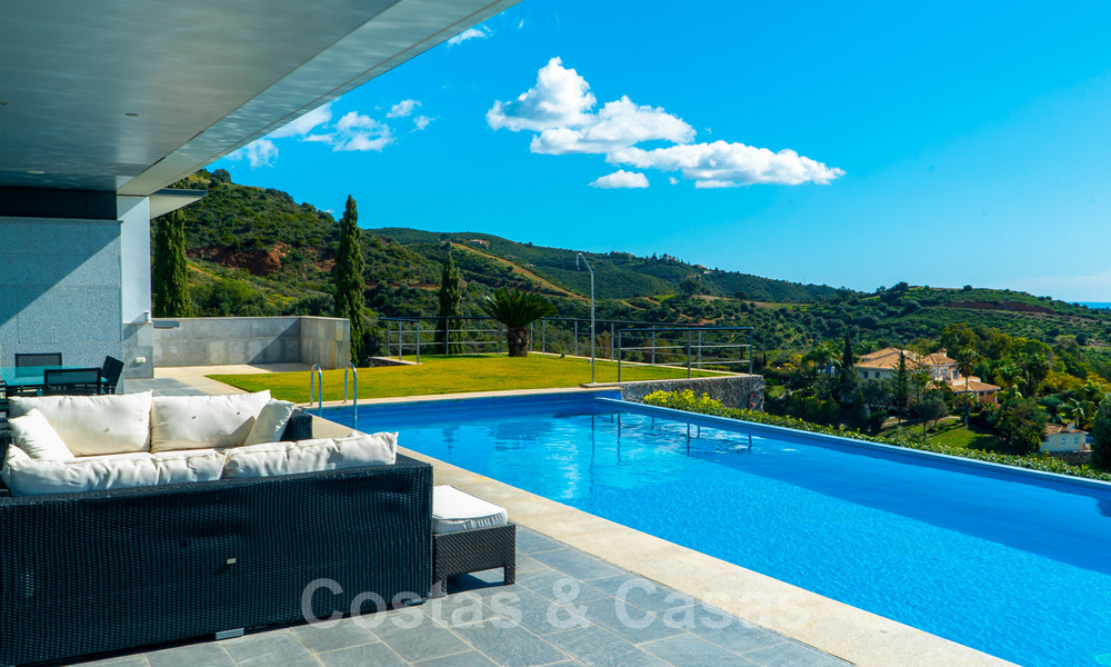 Move in ready! Modern villa for sale with stunning open sea views just east of Marbella centre 32716