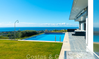 Move in ready! Modern villa for sale with stunning open sea views just east of Marbella centre 32719 