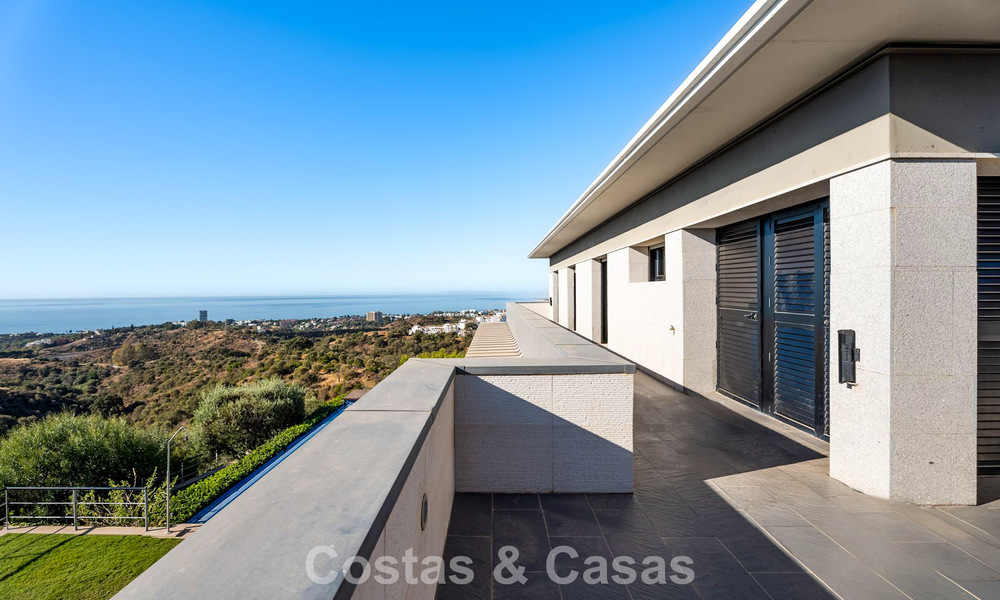 Move in ready! Modern villa for sale with stunning open sea views just east of Marbella centre 787813