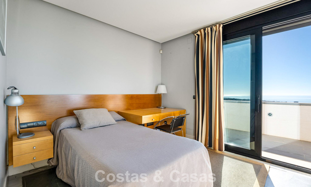 Move in ready! Modern villa for sale with stunning open sea views just east of Marbella centre 787815