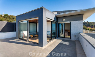 Move in ready! Modern villa for sale with stunning open sea views just east of Marbella centre 787816 