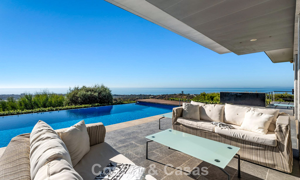 Move in ready! Modern villa for sale with stunning open sea views just east of Marbella centre 787818