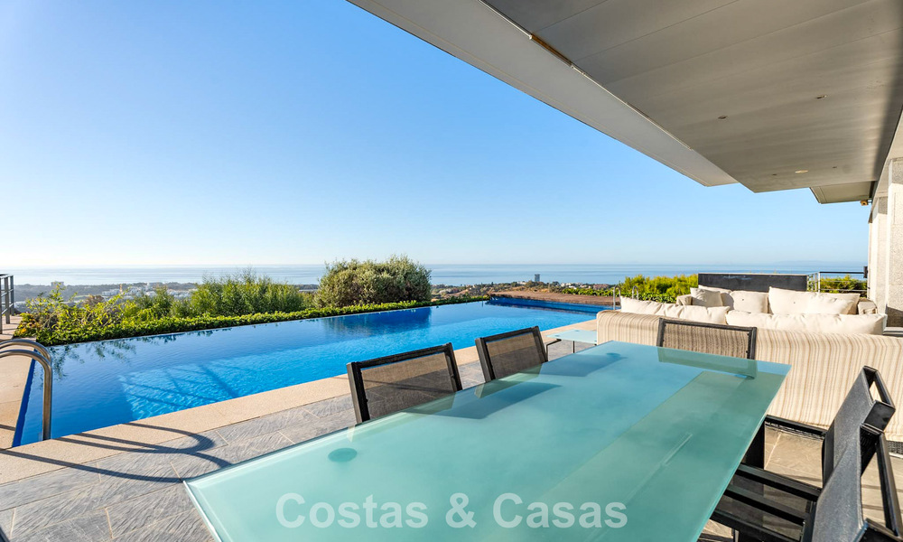Move in ready! Modern villa for sale with stunning open sea views just east of Marbella centre 787820