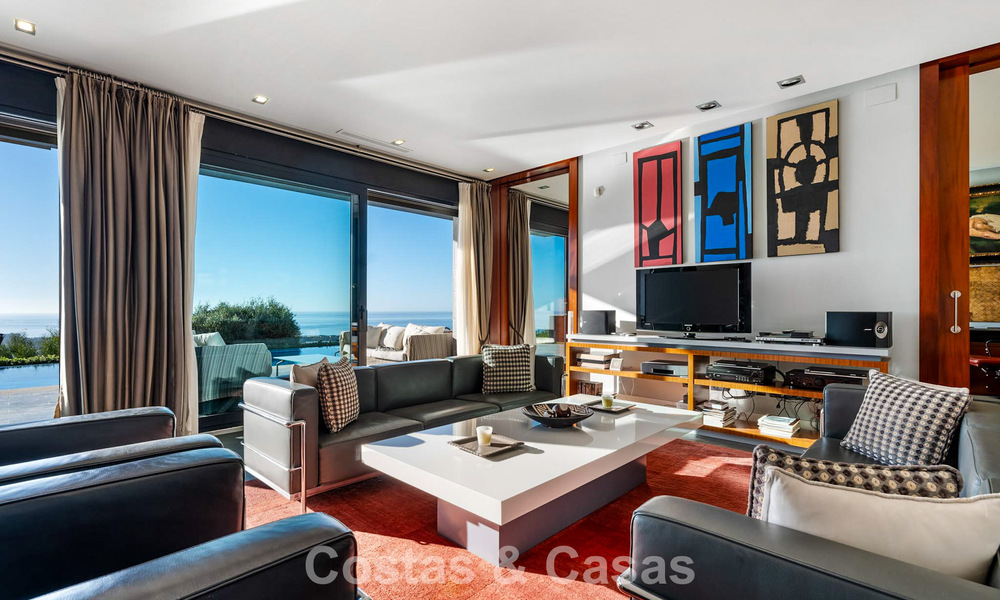 Move in ready! Modern villa for sale with stunning open sea views just east of Marbella centre 787824