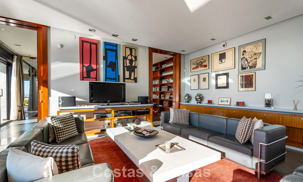 Move in ready! Modern villa for sale with stunning open sea views just east of Marbella centre 787825