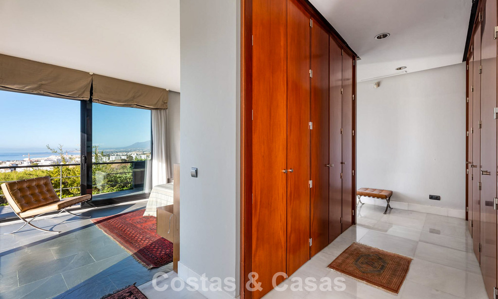 Move in ready! Modern villa for sale with stunning open sea views just east of Marbella centre 787830