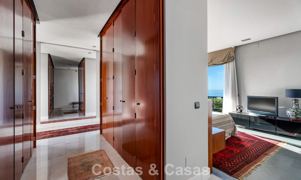 Move in ready! Modern villa for sale with stunning open sea views just east of Marbella centre 787831