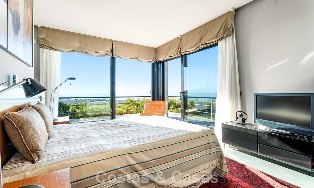 Move in ready! Modern villa for sale with stunning open sea views just east of Marbella centre 787832
