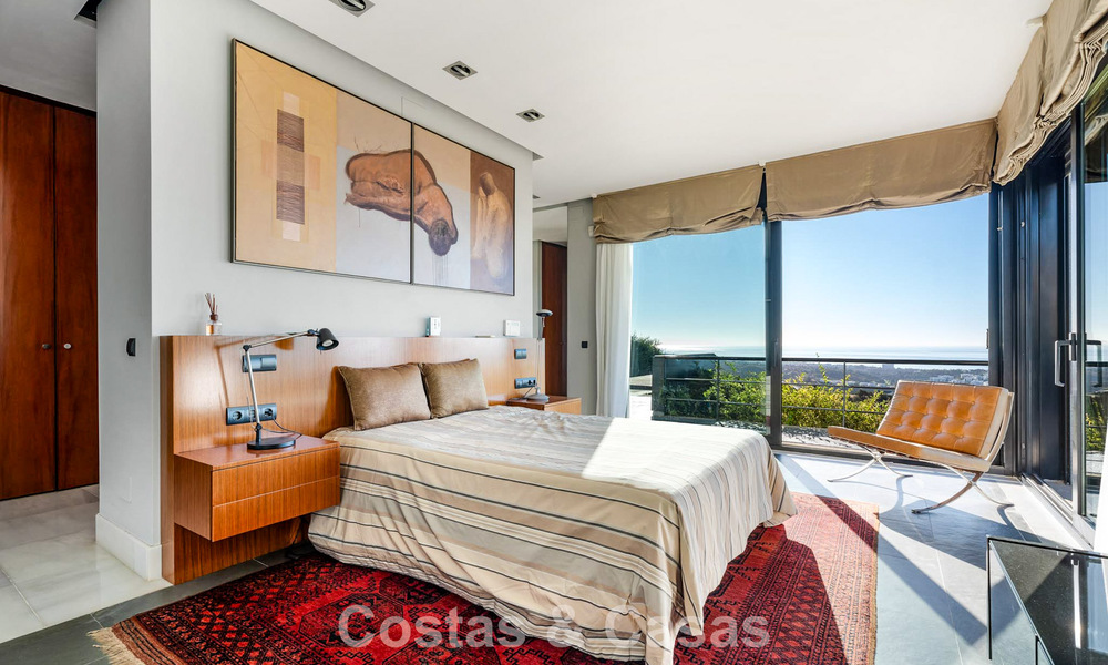 Move in ready! Modern villa for sale with stunning open sea views just east of Marbella centre 787833