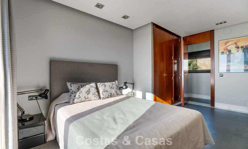 Move in ready! Modern villa for sale with stunning open sea views just east of Marbella centre 787835