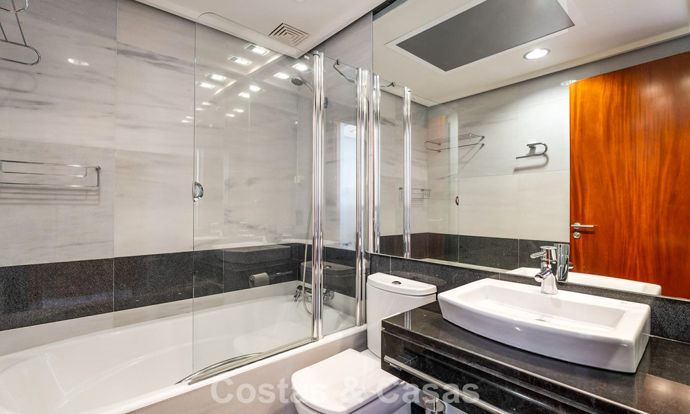 Move in ready! Modern villa for sale with stunning open sea views just east of Marbella centre 787839