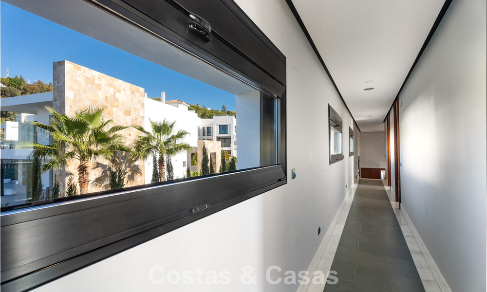 Move in ready! Modern villa for sale with stunning open sea views just east of Marbella centre 787843