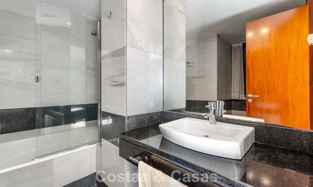 Move in ready! Modern villa for sale with stunning open sea views just east of Marbella centre 787846