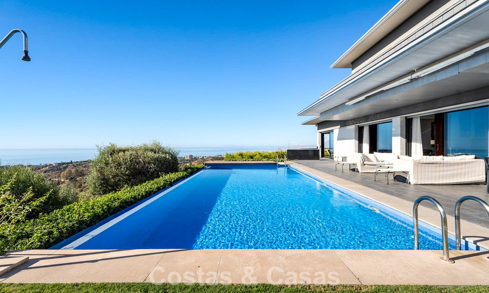 Move in ready! Modern villa for sale with stunning open sea views just east of Marbella centre 787849