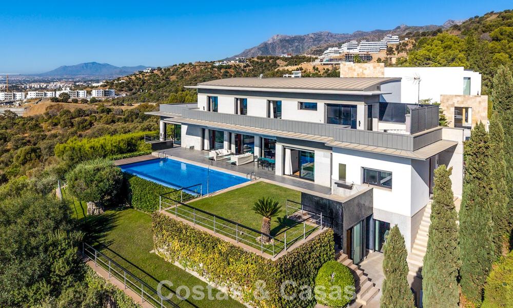 Move in ready! Modern villa for sale with stunning open sea views just east of Marbella centre 787851