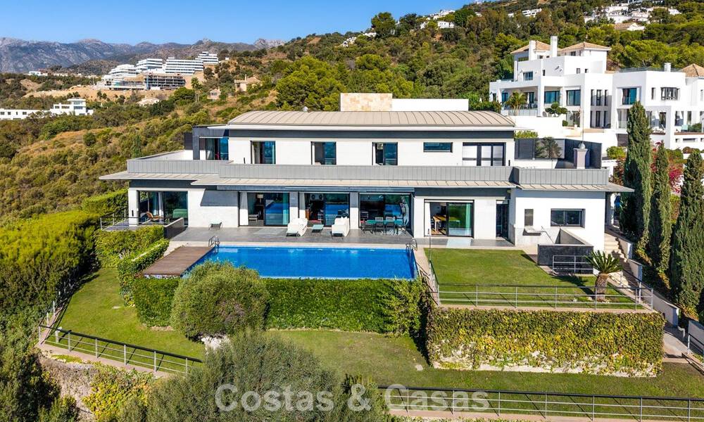 Move in ready! Modern villa for sale with stunning open sea views just east of Marbella centre 787852