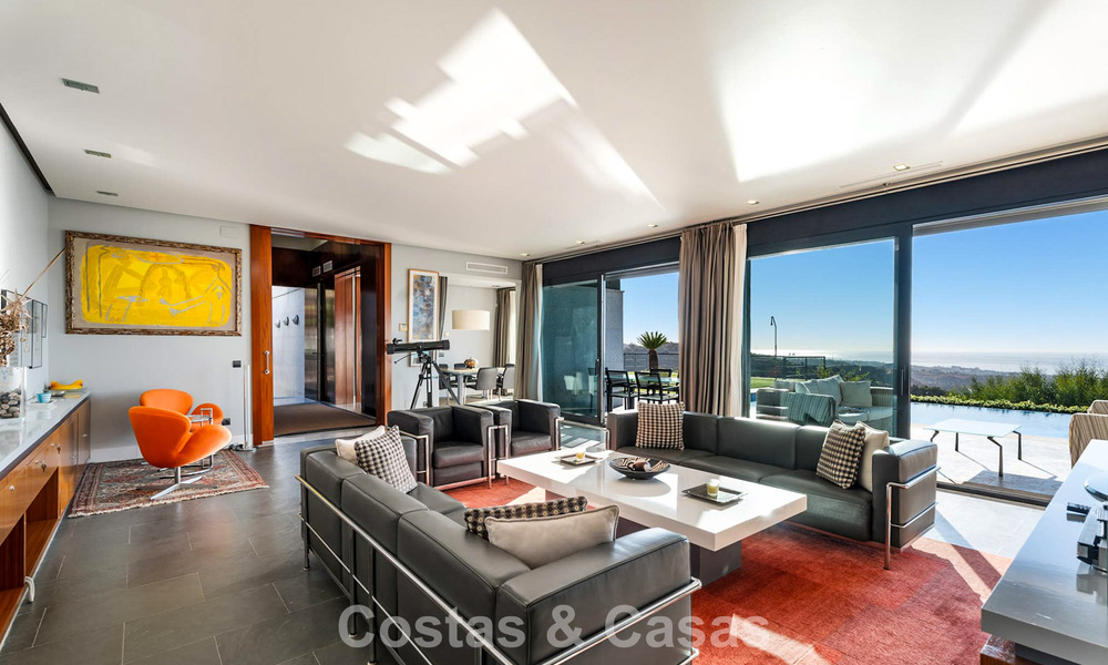 Move in ready! Modern villa for sale with stunning open sea views just east of Marbella centre 787853