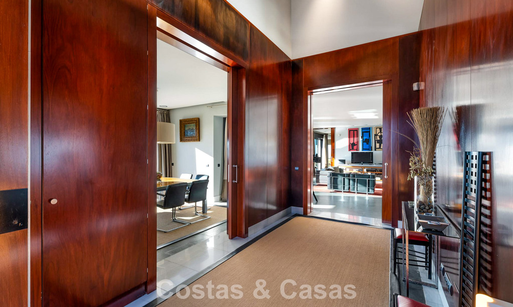 Move in ready! Modern villa for sale with stunning open sea views just east of Marbella centre 787856