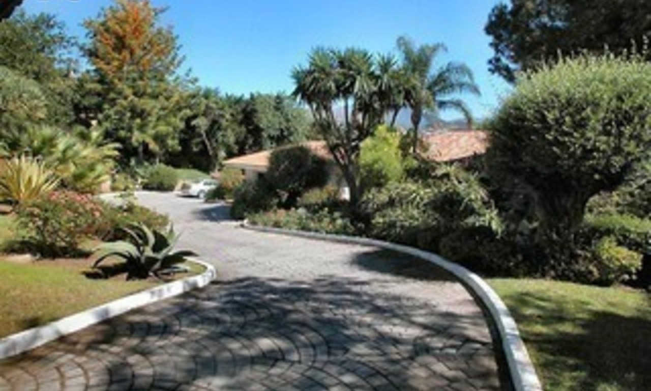 Spacious luxurious villa for sale, at the centre of the Golf valley Nueva Andalucia at Marbella 4