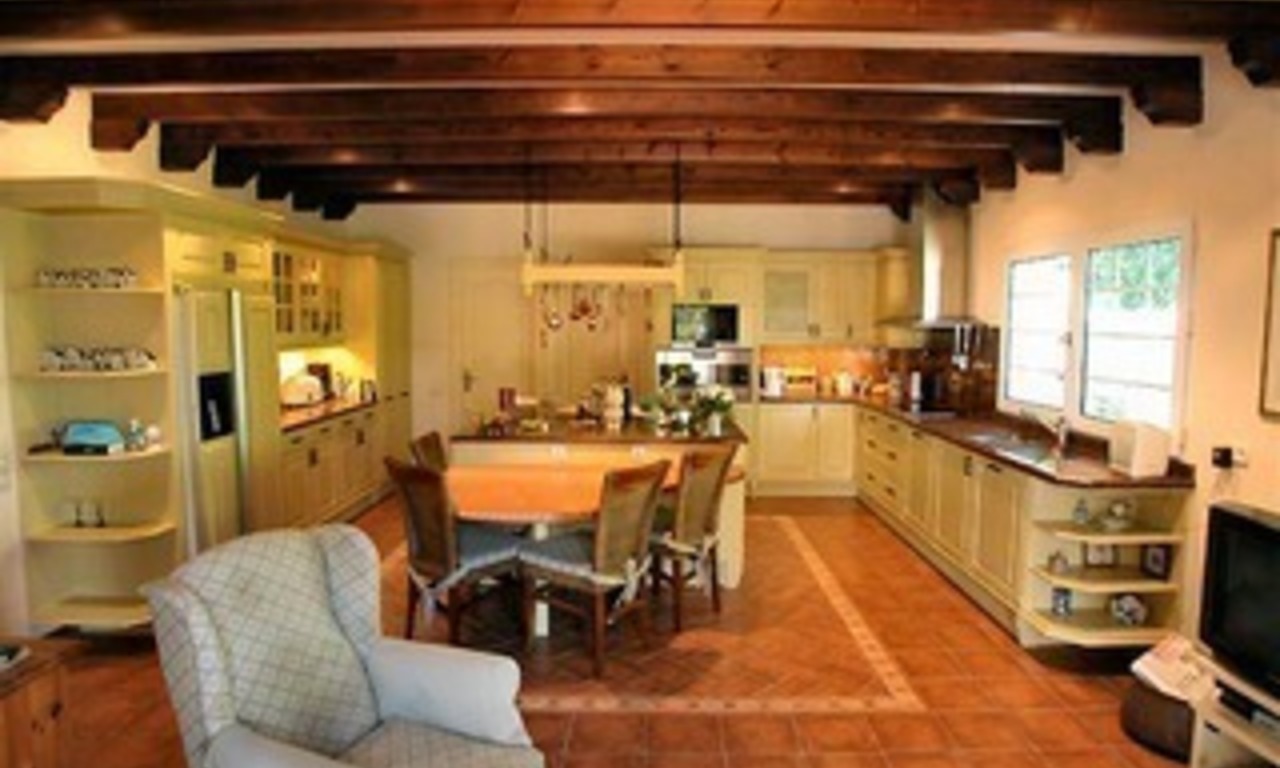 Spacious luxurious villa for sale, at the centre of the Golf valley Nueva Andalucia at Marbella 8