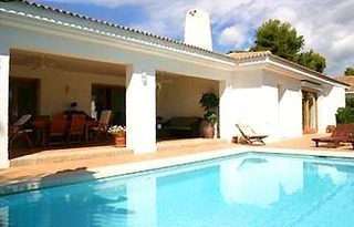 Beachside villa for sale, Los Monteros, Marbella