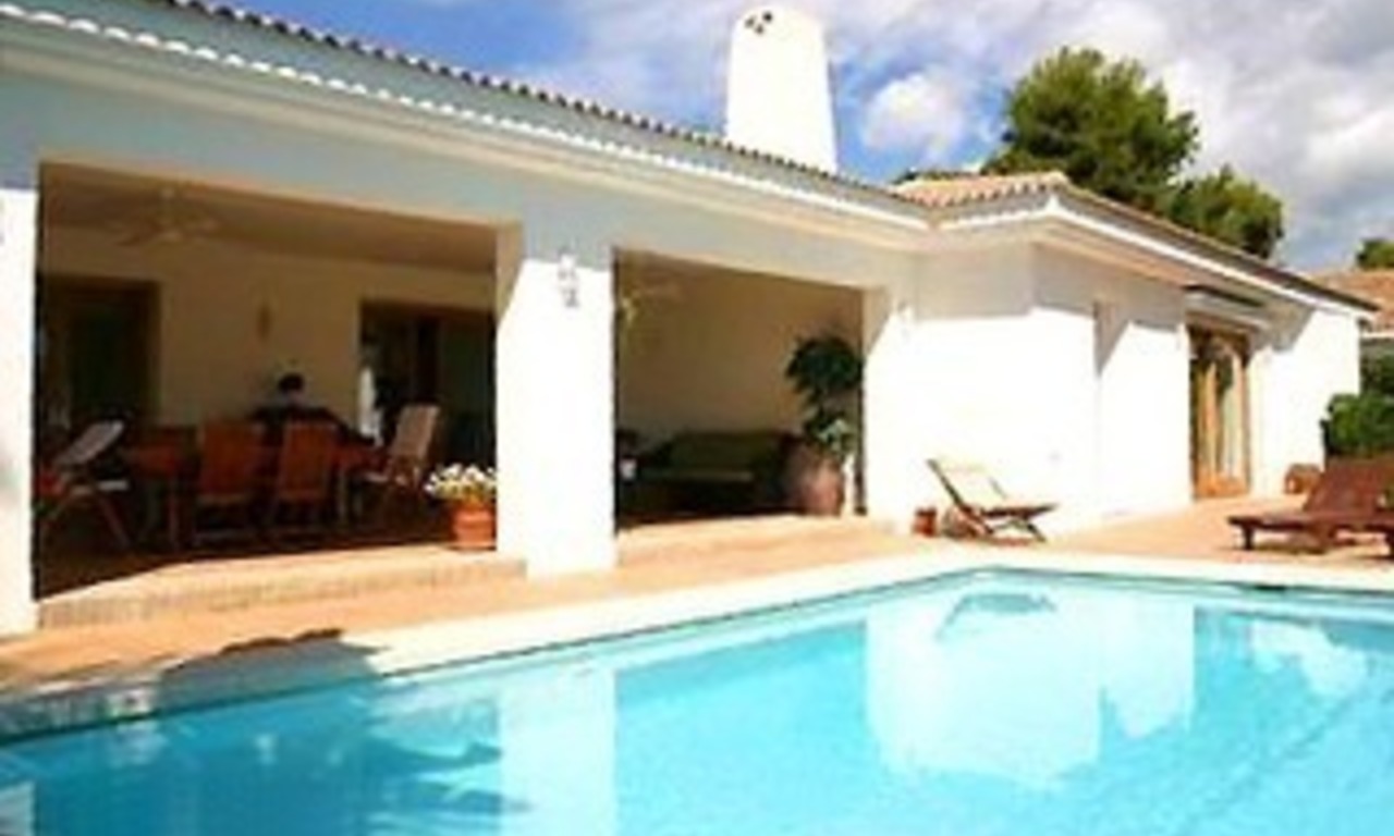 Beachside villa for sale, Los Monteros, Marbella 0