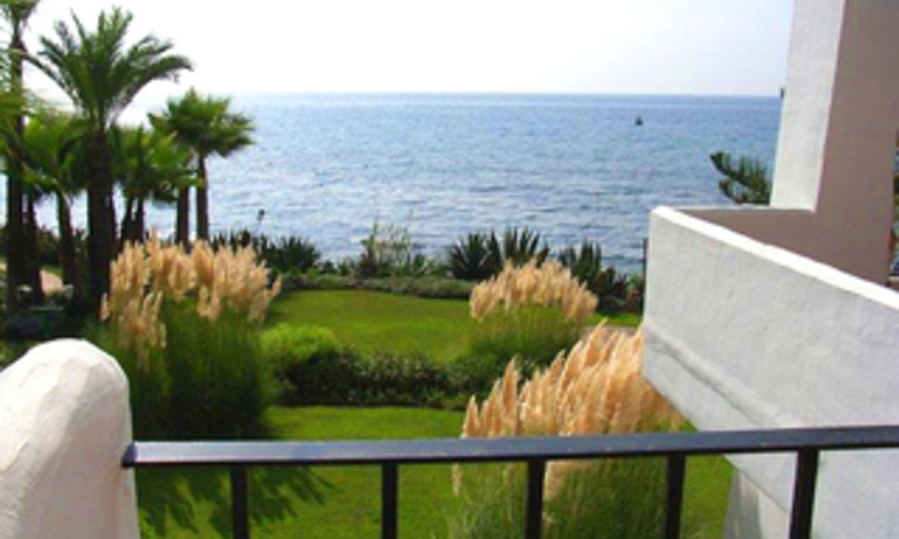 Beachfront apartment for sale in Puente Romano, Golden Mile, Marbella 0