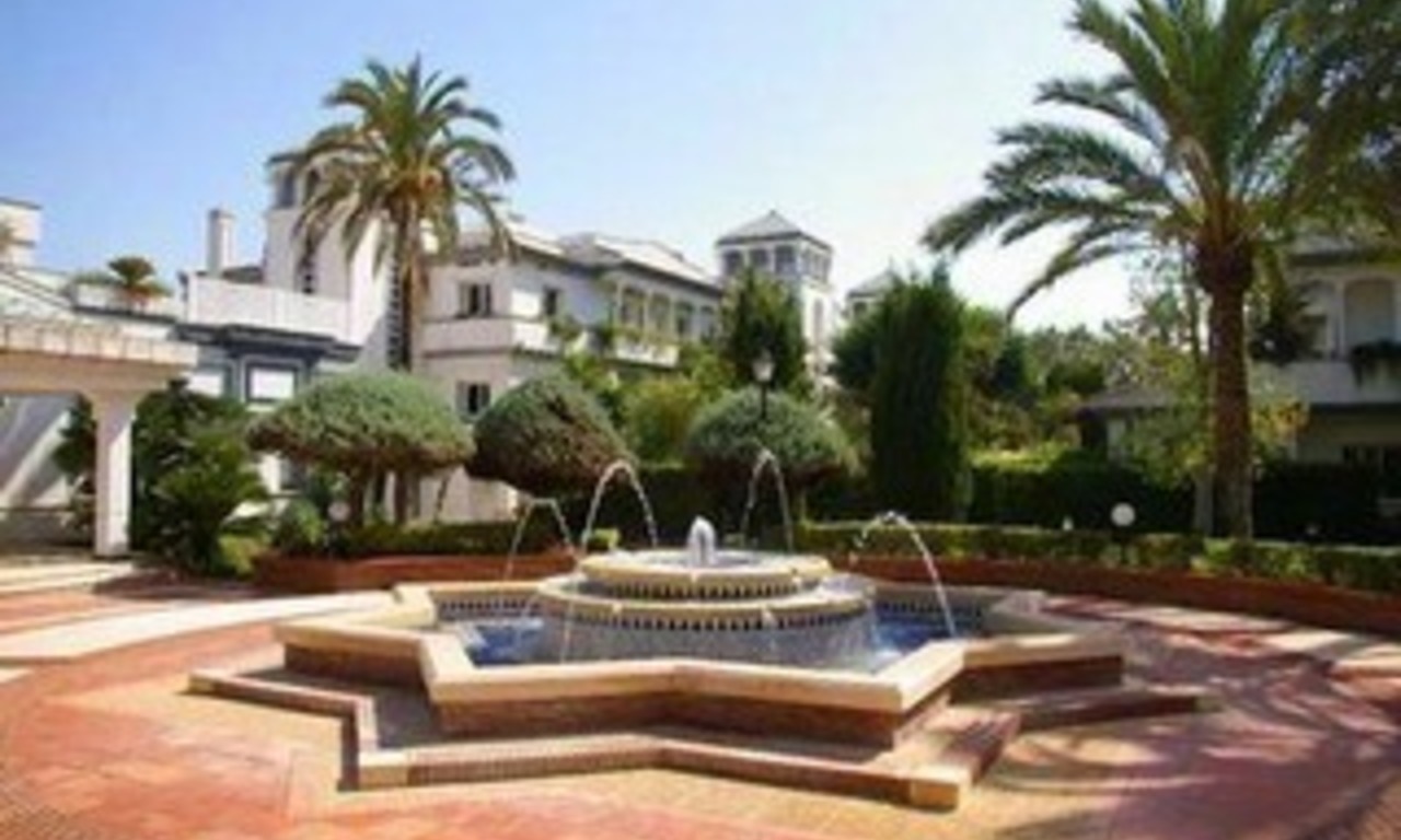 Penthouse apartment for sale, beachfront complex, New Golden Mile, Marbella - Estepona 9