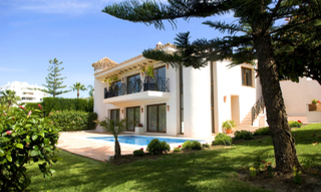 Frontline golf villa for sale in Marbella - Costa del Sol 1