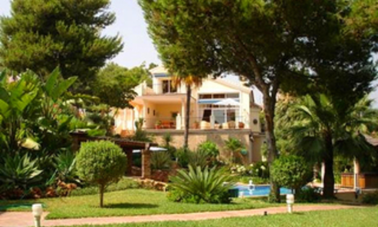 Villa for sale in Hacienda Las Chapas, Marbella 1