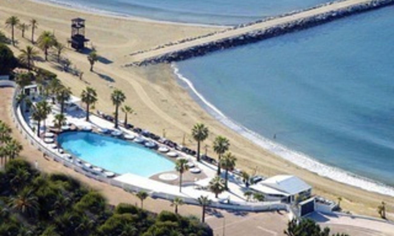 Beachside apartment for sale, 2nd line beach, Puerto Banus - Marbella 19