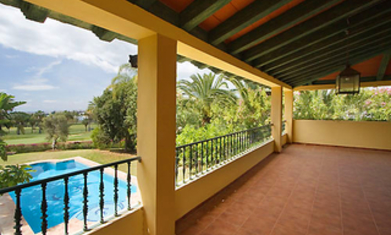 Frontline golf villa for sale, Nueva Andalucia, Marbella 3