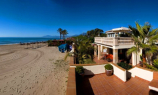 Beachfront villa for sale in Marbella east, Costa del Sol 4