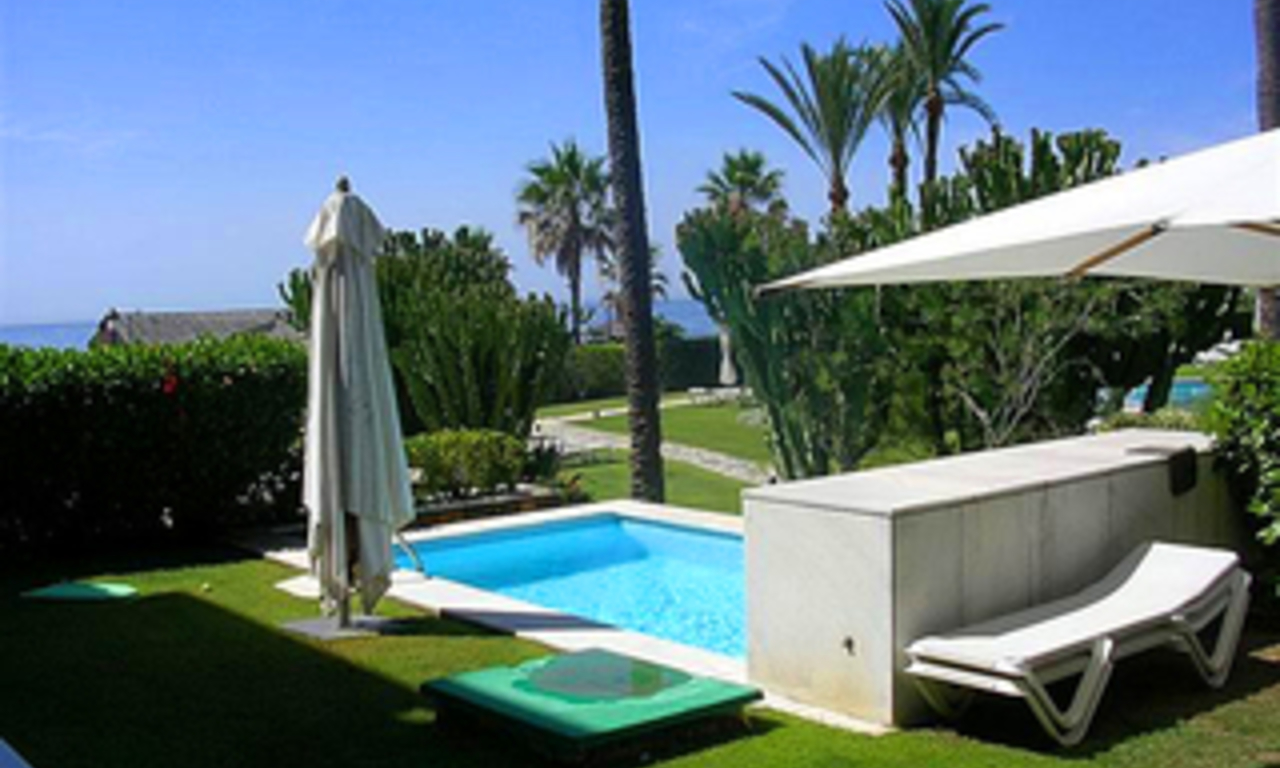 Beachfront luxury apartment for sale in Los Granados, Puerto Banus - Marbella 3