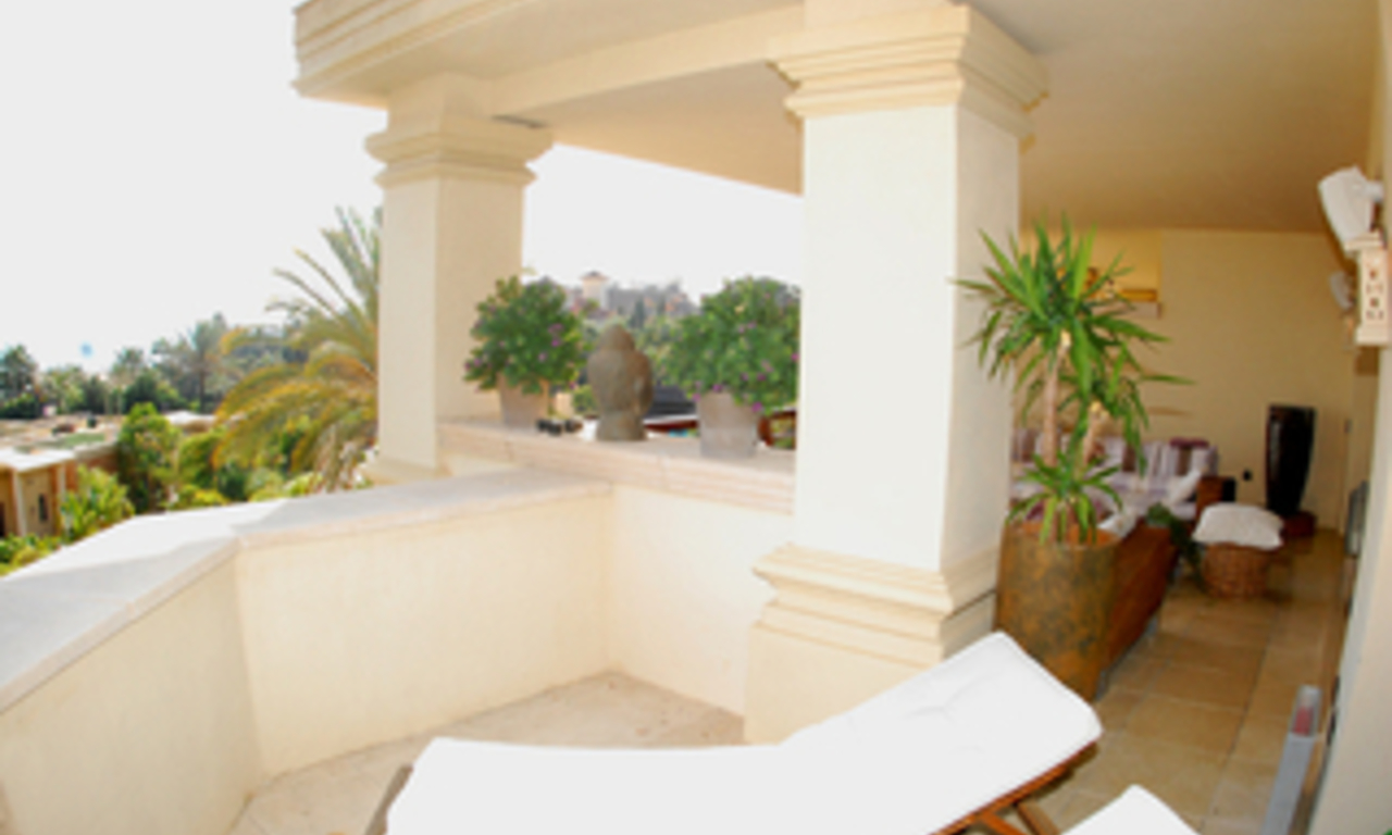 Luxury beachfront apartment for sale in Puerto Banus - Marbella 8