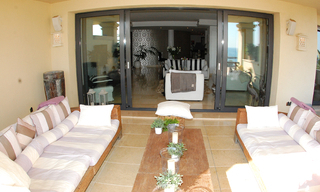 Luxury beachfront apartment for sale in Puerto Banus - Marbella 11