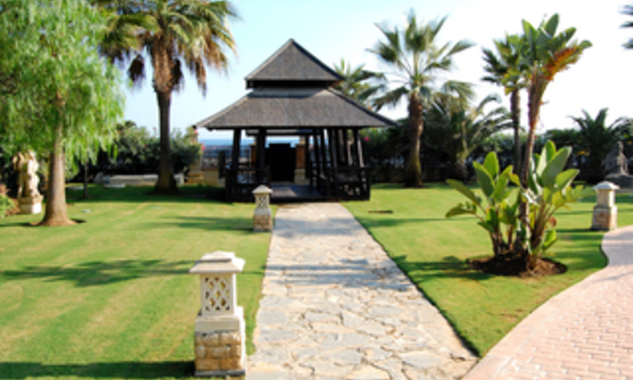 Luxury beachfront apartment for sale in Puerto Banus - Marbella 29