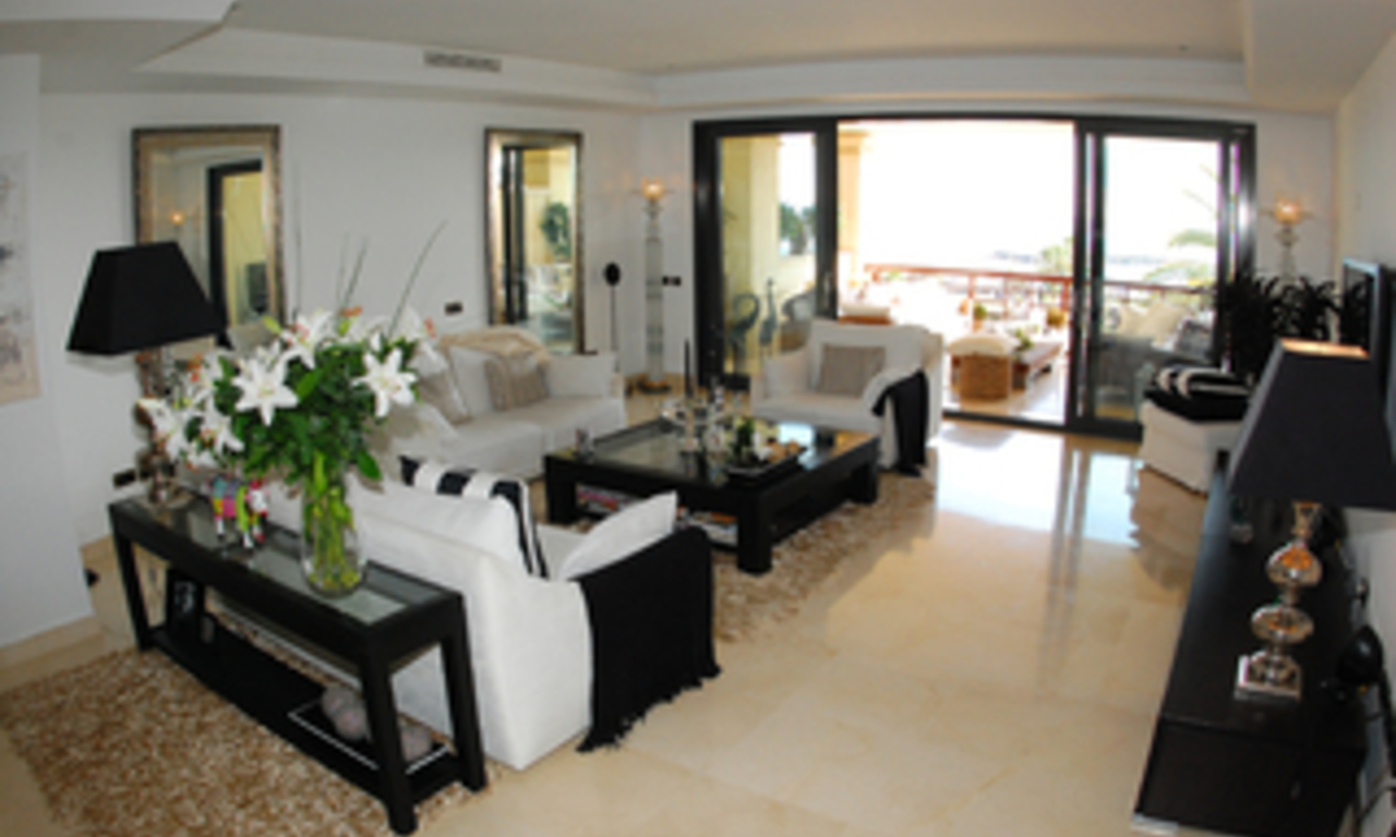 Luxury beachfront apartment for sale in Puerto Banus - Marbella 13