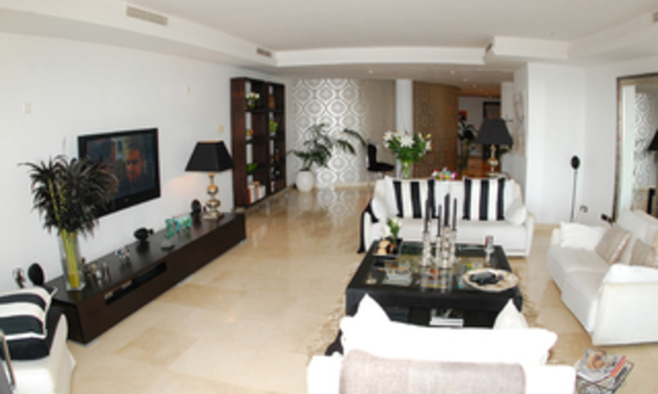 Luxury beachfront apartment for sale in Puerto Banus - Marbella 12