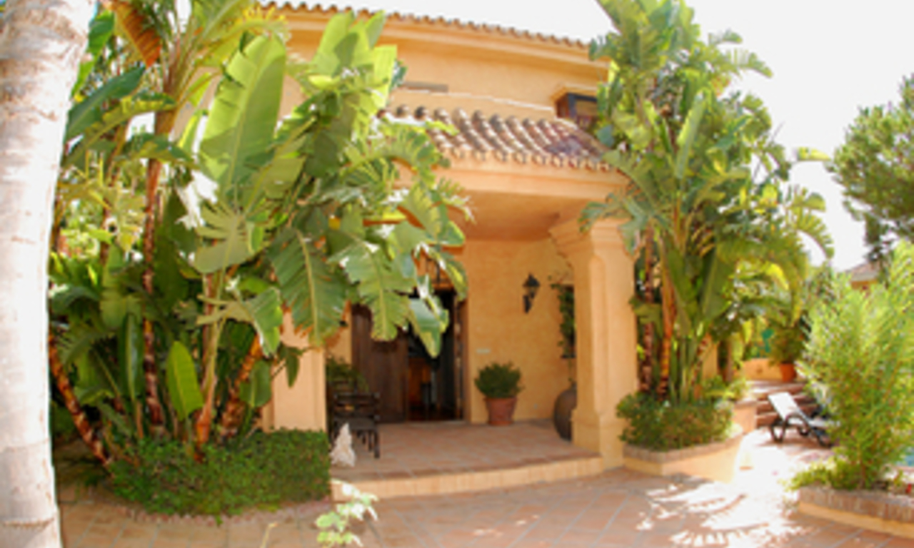 Bargain Beachside Villa for Sale in Marbella East 5