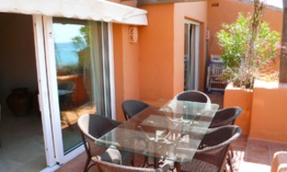 Beachfront penthouse apartment for sale in La Duquesa, Costa del Sol, Spain 3
