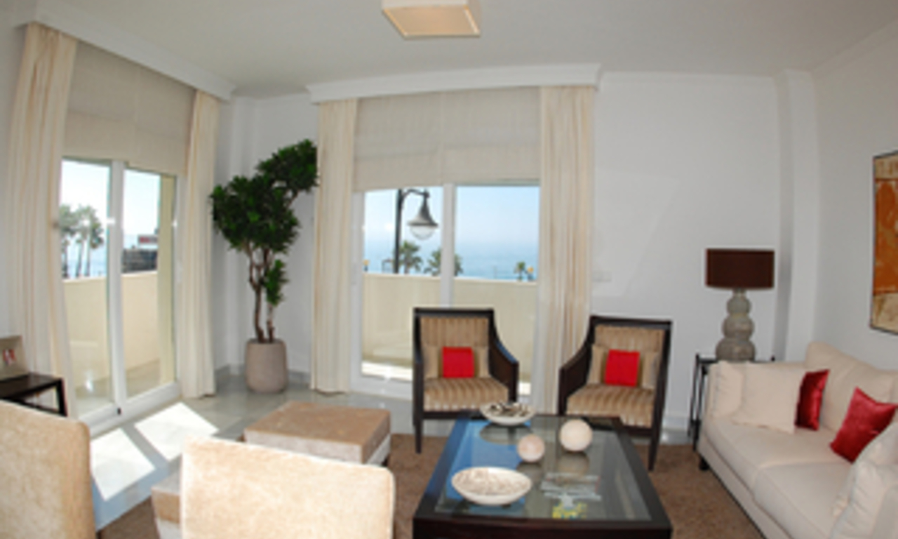 New frontline beach penthouse for sale, on the boulevard in the centre of Estepona 6