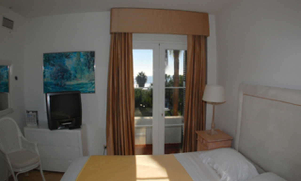 Beachfront penthouse apartment for sale in Elviria, East Marbella 14